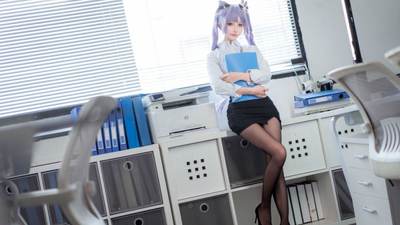 突发！北峰：一男子被高压线电倒，从近3米高处跌落…